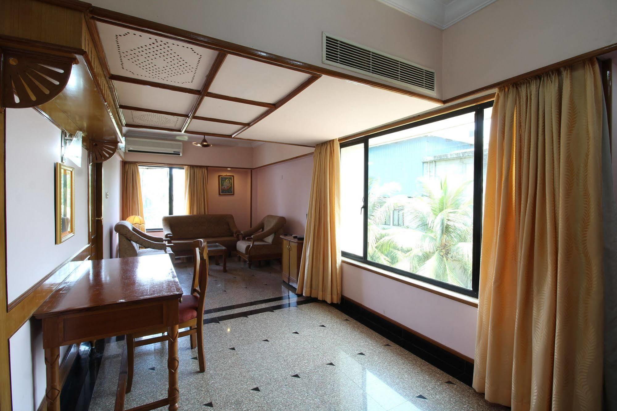 Mayura Residency Guruvāyūr Exterior foto